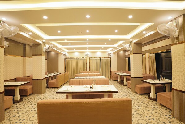 Restaurant - See Pearl  (Kanthi)