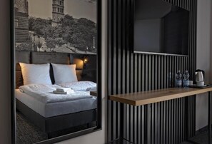Kamar Double atau Twin Superior, balkon, pemandangan halaman | Tirai kedap cahaya, kedap suara, setrika/meja setrika, dan Wi-Fi gratis