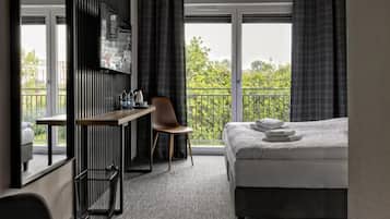 Kamar Double atau Twin Superior, balkon, pemandangan halaman | Tirai kedap cahaya, kedap suara, setrika/meja setrika, dan Wi-Fi gratis