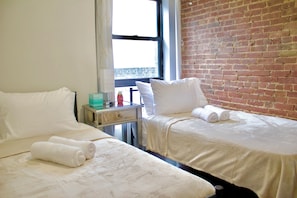 2 bedrooms, iron/ironing board, WiFi, bed sheets - One Block Away Times Square NYC 2-Bedroom Apartment (New York)