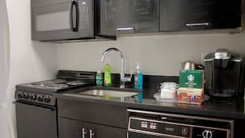 Coffee/tea maker, fridge, microwave, oven