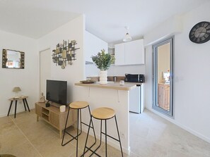 Interior - Cosy garden-floor studio - Sun & beach on foot (Golfe-Juan)