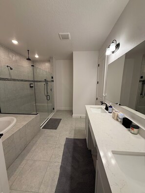 Shower, jetted bath, hair dryer, towels - New Construction 4-bedroom House in Marvelous Palm Bay (Palm Bay)