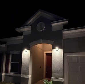 Exterior detail - New Construction 4-bedroom House in Marvelous Palm Bay (Palm Bay)