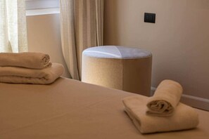 1 bedroom, desk, soundproofing, iron/ironing board - Casa Clio in Canton de Fiori (Bologna)