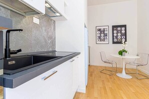 Fridge, microwave, oven, stovetop - Casa Clio in Canton de Fiori (Bologna)