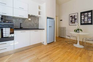 Fridge, microwave, oven, stovetop - Casa Clio in Canton de Fiori (Bologna)
