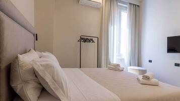 Desk, soundproofing, iron/ironing board, WiFi