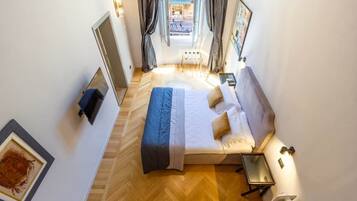 2 habitaciones, tabla de planchar con plancha y cuna de viaje