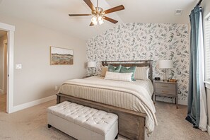 Tabla de planchar con plancha, wifi y ropa de cama 