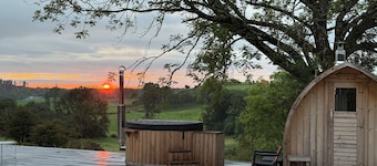 Clonbur-Cong Connemara Lakes Delight. Hot Tub + Sauna + BBQ