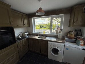 Køleskab, mikrobølgeovn, ovn, kogeplade