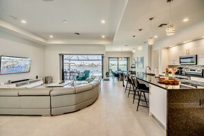 Interior - Last Minute Villa Majadama - on water, pool, spa, boating (Cape Coral)