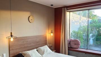 3 makuuhuonetta, työpöytä, silitysrauta/-lauta, Wi-Fi