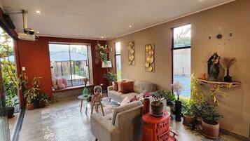 Télévision, baby-foot, espaces bureaux