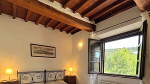 Room - Podere Sole - “Alba” - Private apartment in a farmhouse with vineyards and nature in Tuscany (Trequanda)