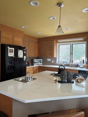 Microondas, horno, parrilla de estufa y lavavajillas 