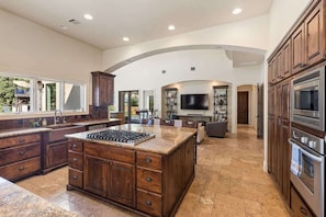 Fridge, microwave, oven, stovetop - 5BR Sleeps 10 - Pool - Lake Austin Access (Austin)