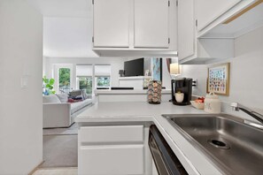 Interior - Secure Parking - Downtown Views - Walk Score 96 (Seattle)
