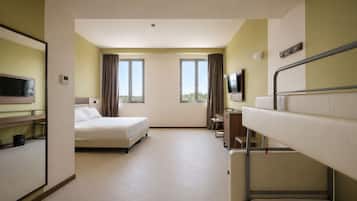 Superior Quadruple Room | Soundproofing, free WiFi