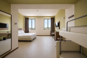 Superior Quadruple Room | Soundproofing, free WiFi - LVG Hotel Collection - Belfiore (Mantua)