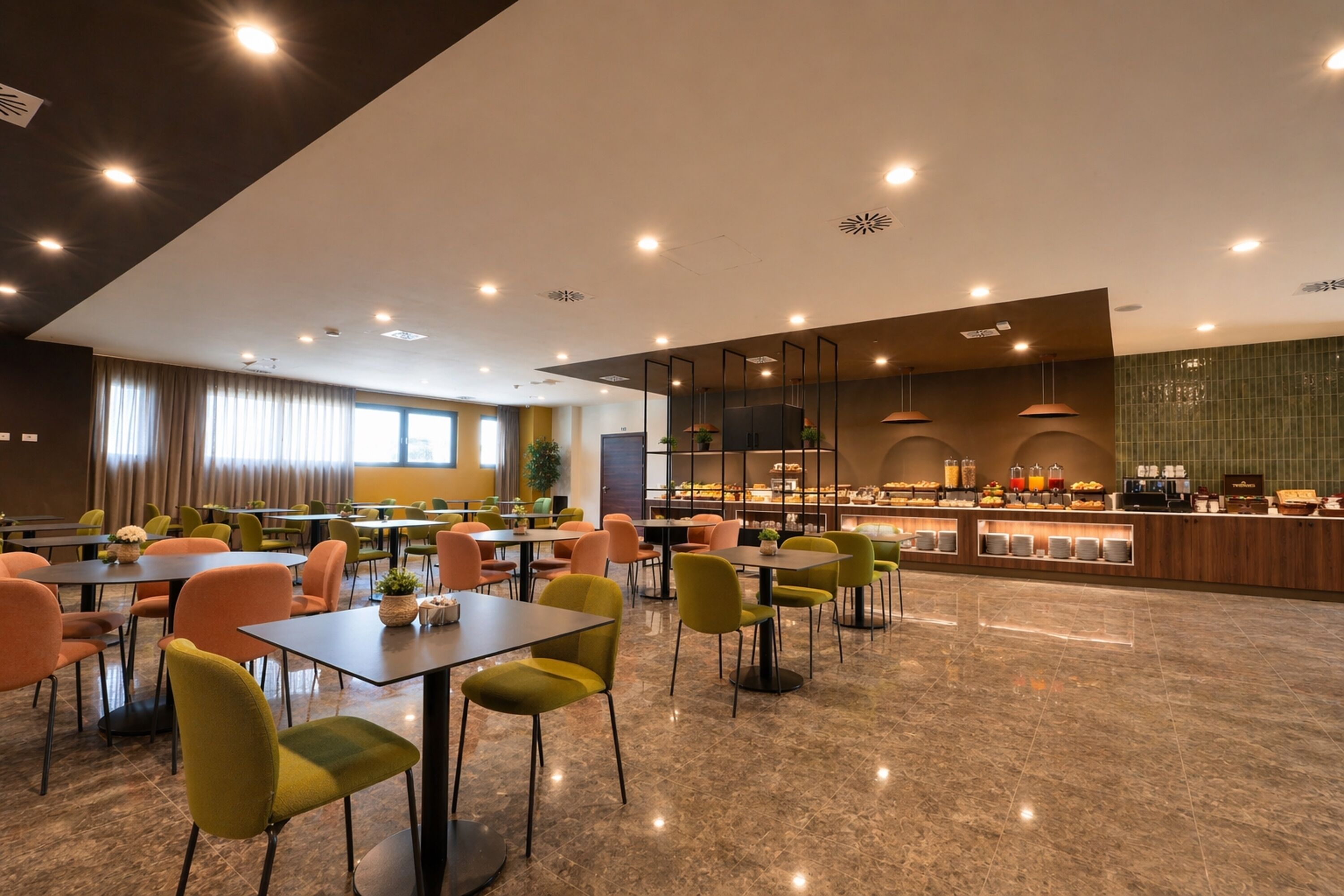 Tägliches Frühstücksbuffet gegen Gebühr