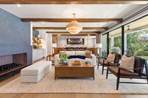 Interior - Water Front Villa - Pool - Hottub - Boat Dock (Austin)
