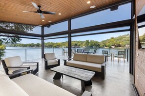 Terrace/patio - Water Front Villa - Pool - Hottub - Boat Dock (Austin)