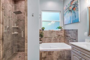 Shower, hair dryer, towels - Hot Tub | River Nearby | Quiet Street (Bastrop)