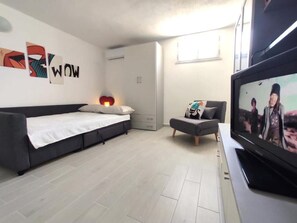 Internet, bed sheets - Studio apartment in Orosei, in a quiet area with all amenities. (Orosei)