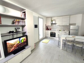Micro-ondes, four, plaque de cuisson, lave-vaisselle