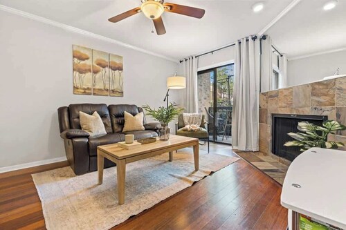 Domain Area 1BR - Pool - Tennis - Grill - Parking