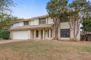 Exterior - Renovated Austin 3BR, Sleeps 10, Near Domain (Austin)