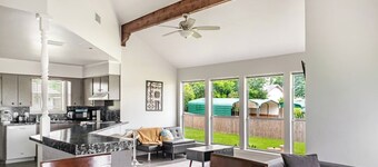 Lakefront 2BR house - Boathouse & Pier