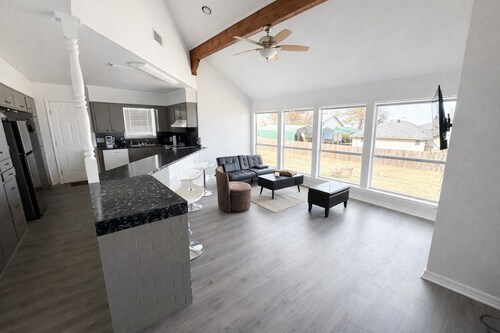 Lakefront 2BR house - Boathouse & Pier