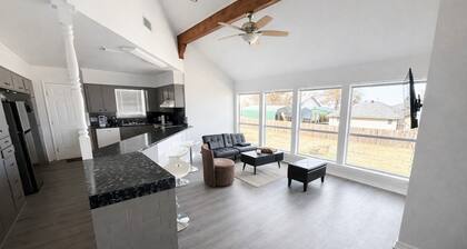 Lakefront 2BR house - Boathouse & Pier