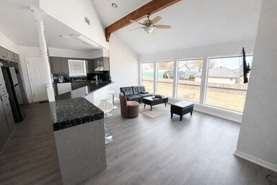 Lakefront 2BR house - Boathouse & Pier