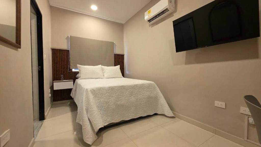 Basic Double Room | In-room safe, laptop workspace, iron/ironing board, free WiFi