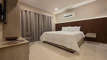 Familierom | Safe på rommet, skrivebord for bærbar PC og strykejern/-brett