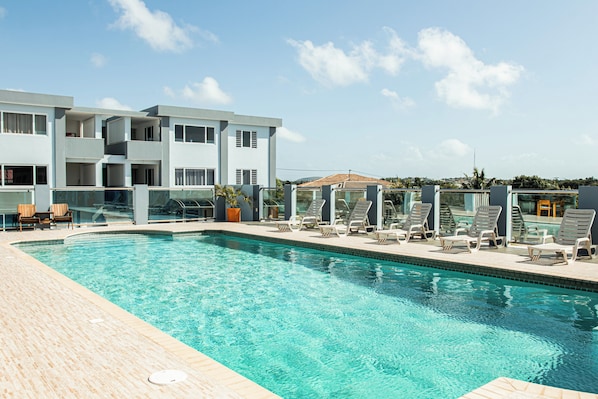 Kolam renang outdoor