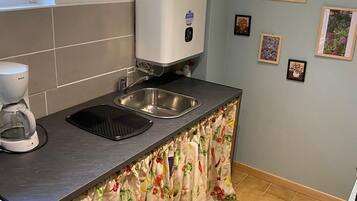 Micro-ondes, four, plaque de cuisson