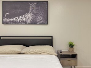 2 bedrooms, iron/ironing board, WiFi, bed sheets - Newly Renovated 2br Retreat I SPA & GAMES (Rancho Cordova)