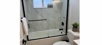 Newly Renovated 4br Retreat Sleeps 8 I SPA & GAMES
