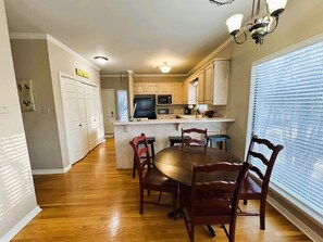 Dining - Condo with a boat slip (Garland County)