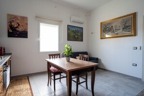 Dining - Casa Dea - One Bedroom House, Sleeps 3 (San Vero Milis)