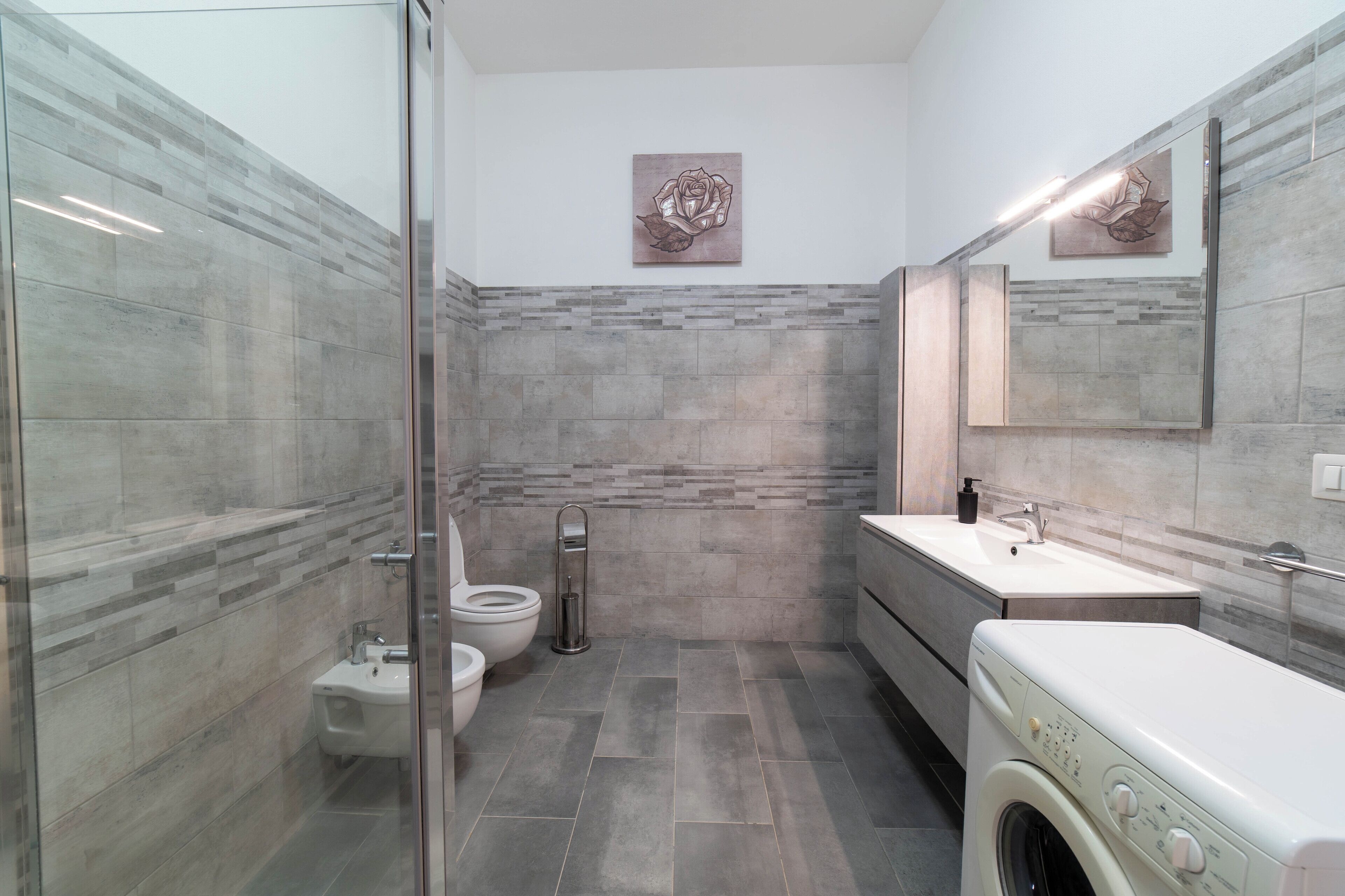 Dusche, Haartrockner, Bidet, Handtücher