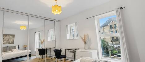 3 chambres, bureau, fer et planche à repasser, Wi-Fi gratuit