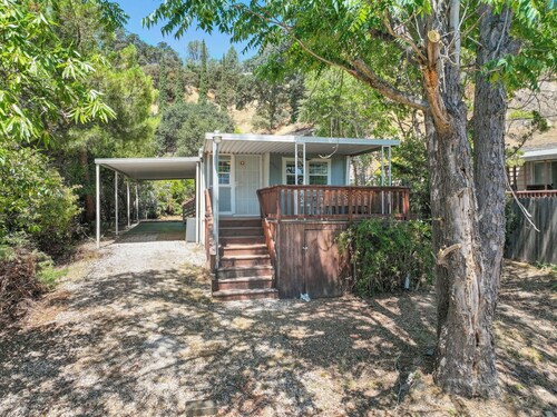 Lakeside Comfort with Breathtaking Views!