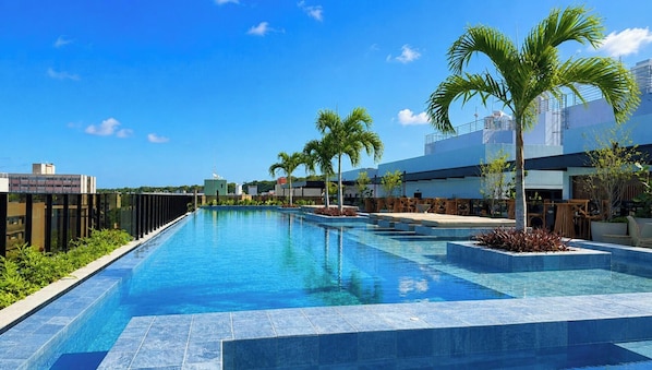 3 piscinas externas