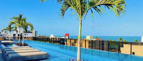 3 piscines extérieures